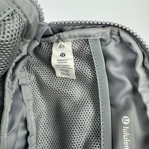 Lululemon Everywhere Belt Bag *1L Silver Drop - Picture 11 of 11